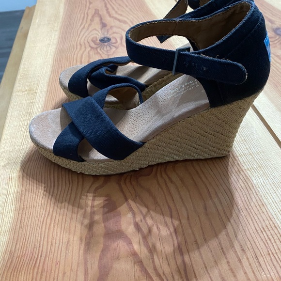 TOMS High Heels. Size 7.5 - gently used - in very great condition. - Picture 5 of 7